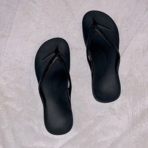 Archies NWOT Unisex Black Flip Flops Sandals Womens 9 Mens 6